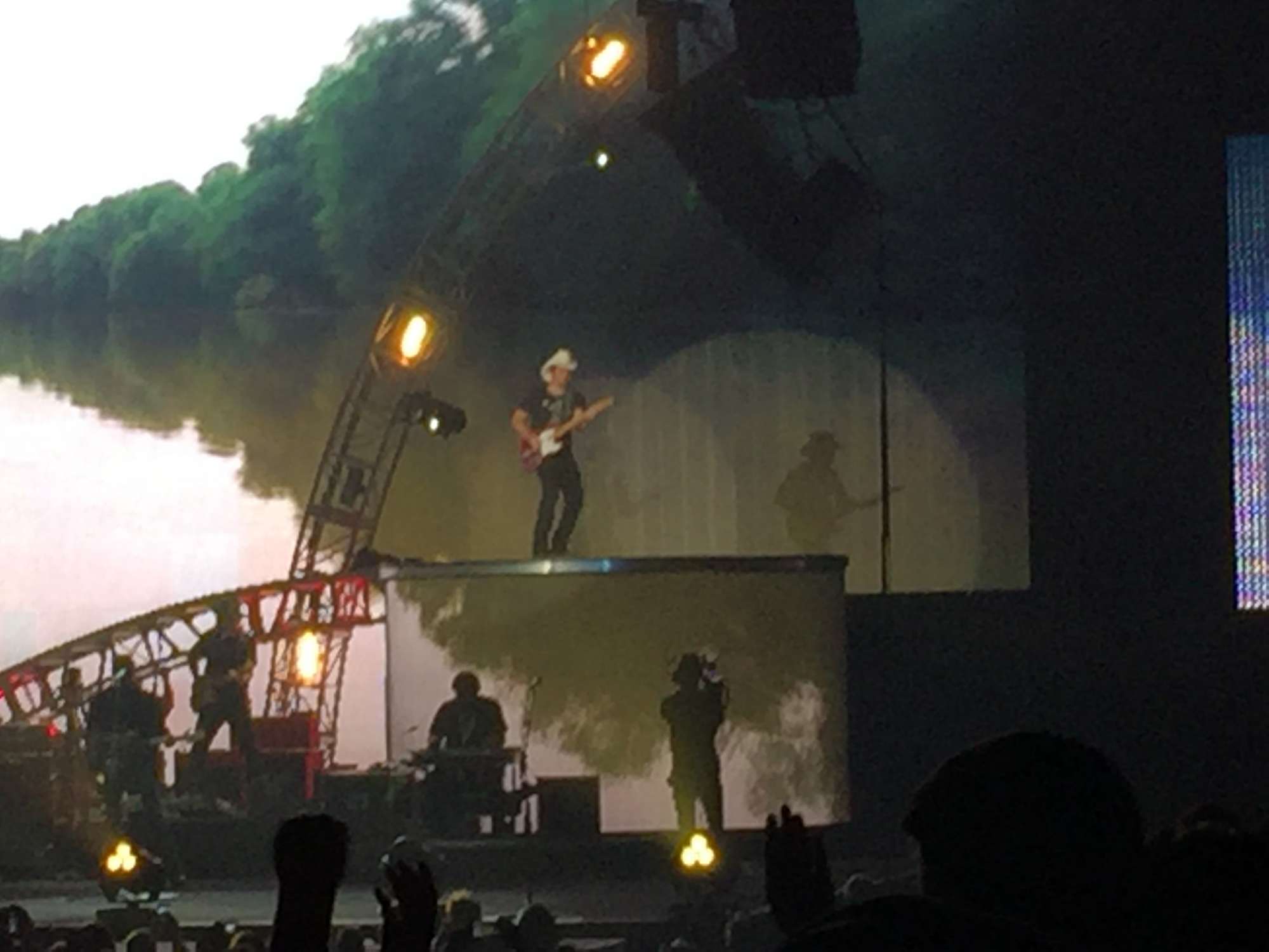 Brad Paisley - Crushin It World Tour