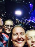 Brad Paisley - Crushin It  World Tour