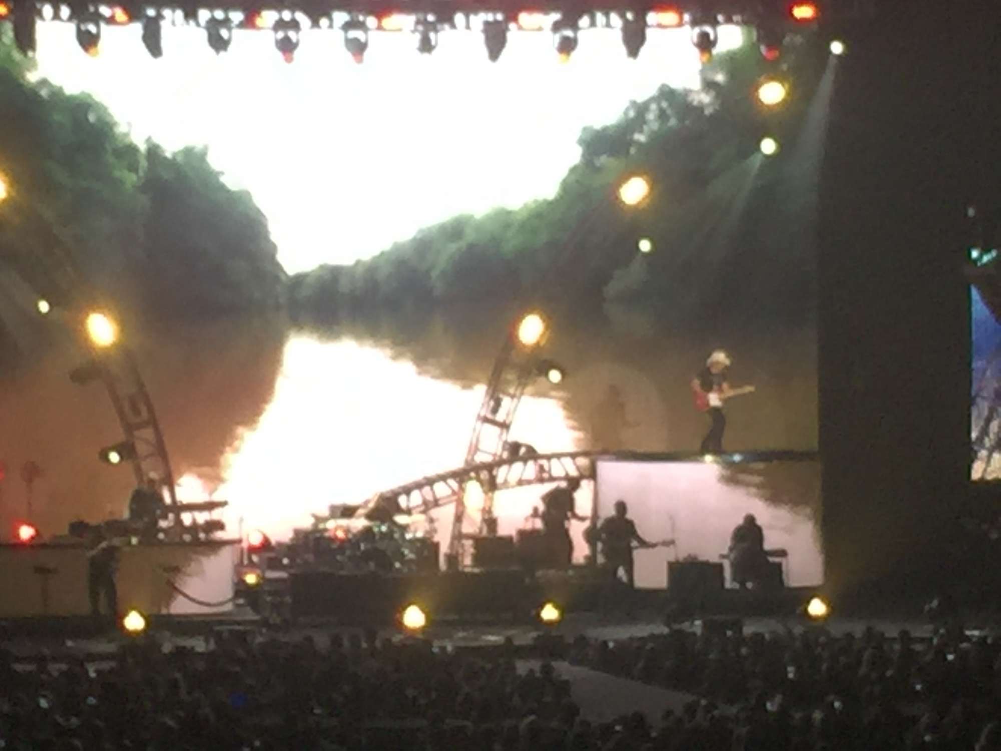 Brad Paisley - Crushin It World Tour
