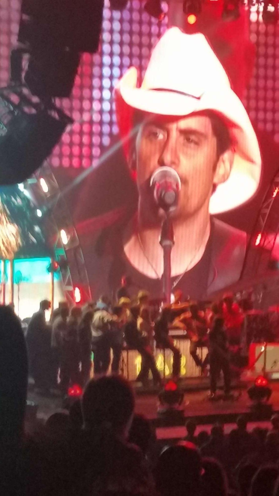 Brad Paisley - Crushin It World Tour