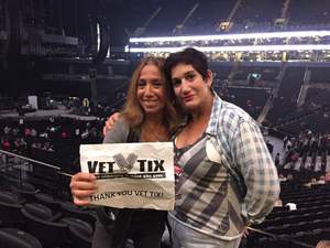 Blake Shelton: Presented by Gildan With Special Guest Raelynn