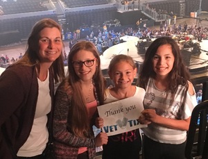 Carrie Underwood - the Storyteller Tour- Stories in the Round With Special Guest Easton Corbin and the Swon Brothers