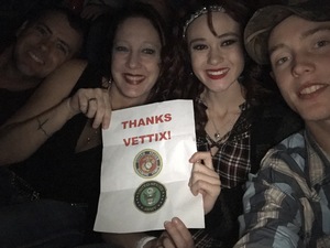 Carrie Underwood - the Storyteller Tour- Stories in the Round With Special Guest Easton Corbin and the Swon Brothers