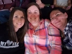 Brad Paisley - Life Amplified World Tour With Special Guest Chase Bryant and Rising-star Lindsay Ell