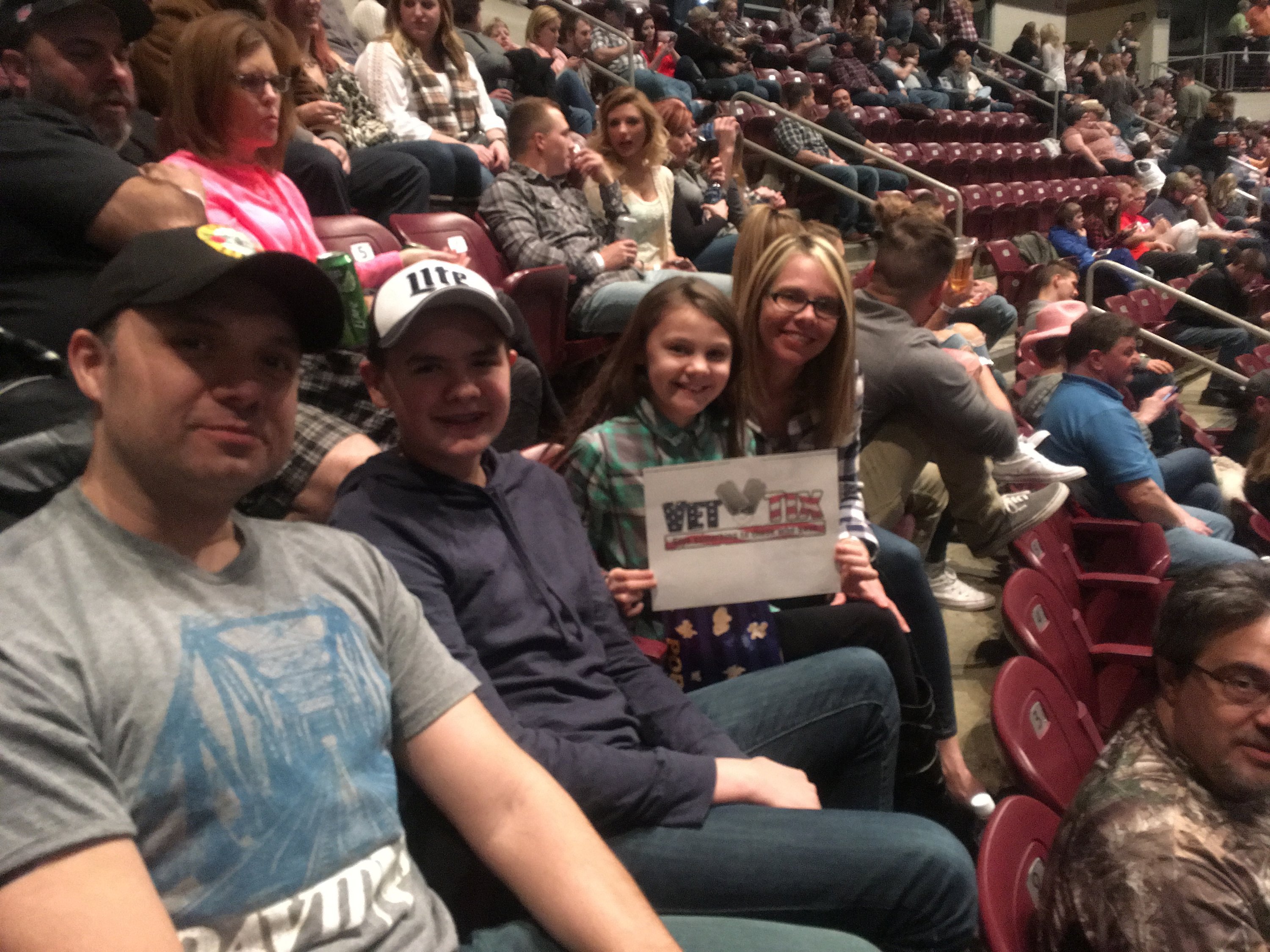 Brad Paisley - Life Amplified World Tour With Special Guest Chase Bryant and Rising-star Lindsay Ell