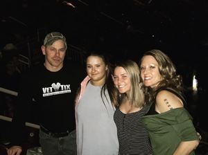 Brad Paisley - Life Amplified World Tour With Special Guest Chase Bryant and Rising-star Lindsay Ell