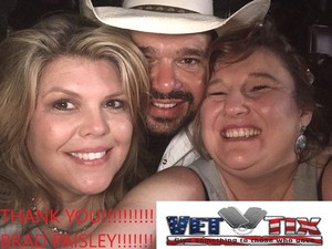 Brad Paisley - Weekend Warrior World Tour With Dustin Lynch, Chase Bryant and Lindsay Ell