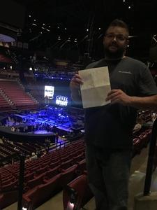 Brad Paisley - Weekend Warrior World Tour With Dustin Lynch, Chase Bryant and Lindsay Ell