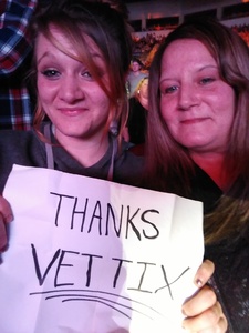 Brad Paisley - Weekend Warrior World Tour With Dustin Lynch, Chase Bryant and Lindsay Ell