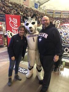 UCONN Huskies vs. Cincinnati Bearcats - NCAA Women's Basketball