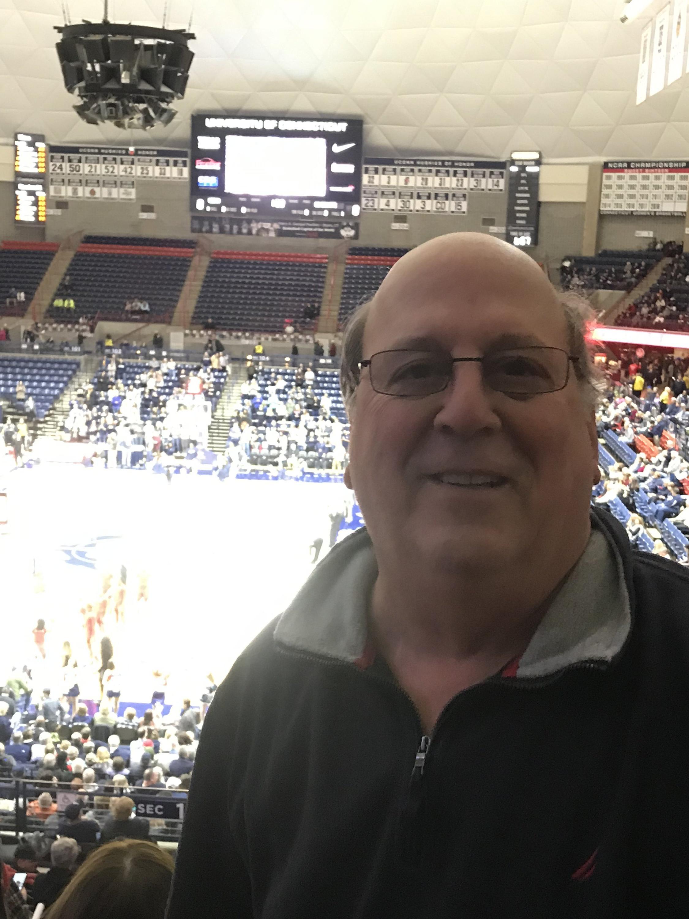 UCONN Huskies vs. Cincinnati Bearcats - NCAA Women's Basketball