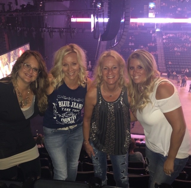 Miranda Lambert: Roadside Bars and Pink Guitars Tour