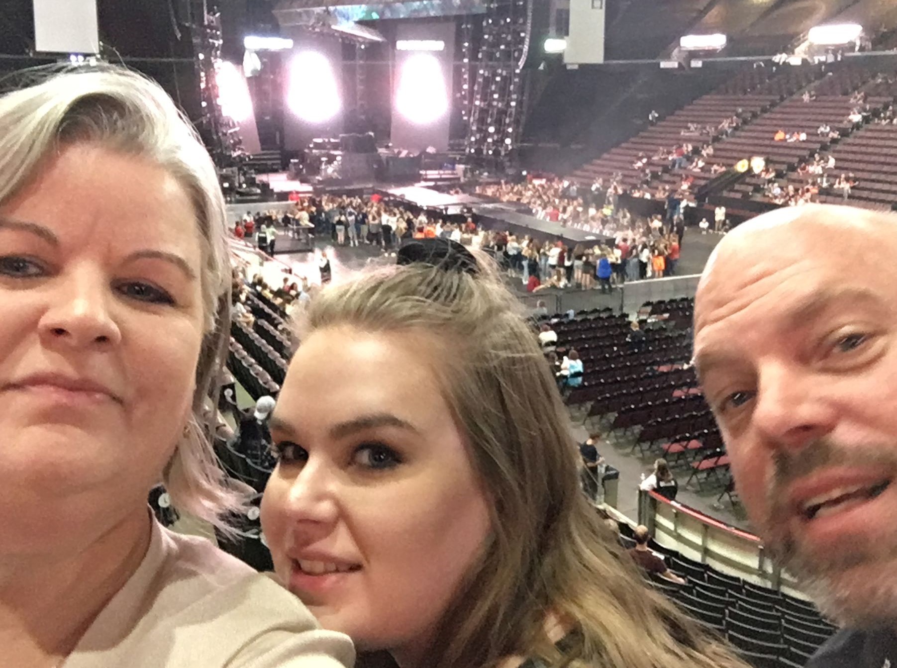 The Chainsmokers/5 Seconds of Summer/lennon Stella: World War Joy Tour