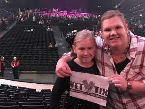 Miranda Lambert: Roadside Bars and Pink Guitars Tour