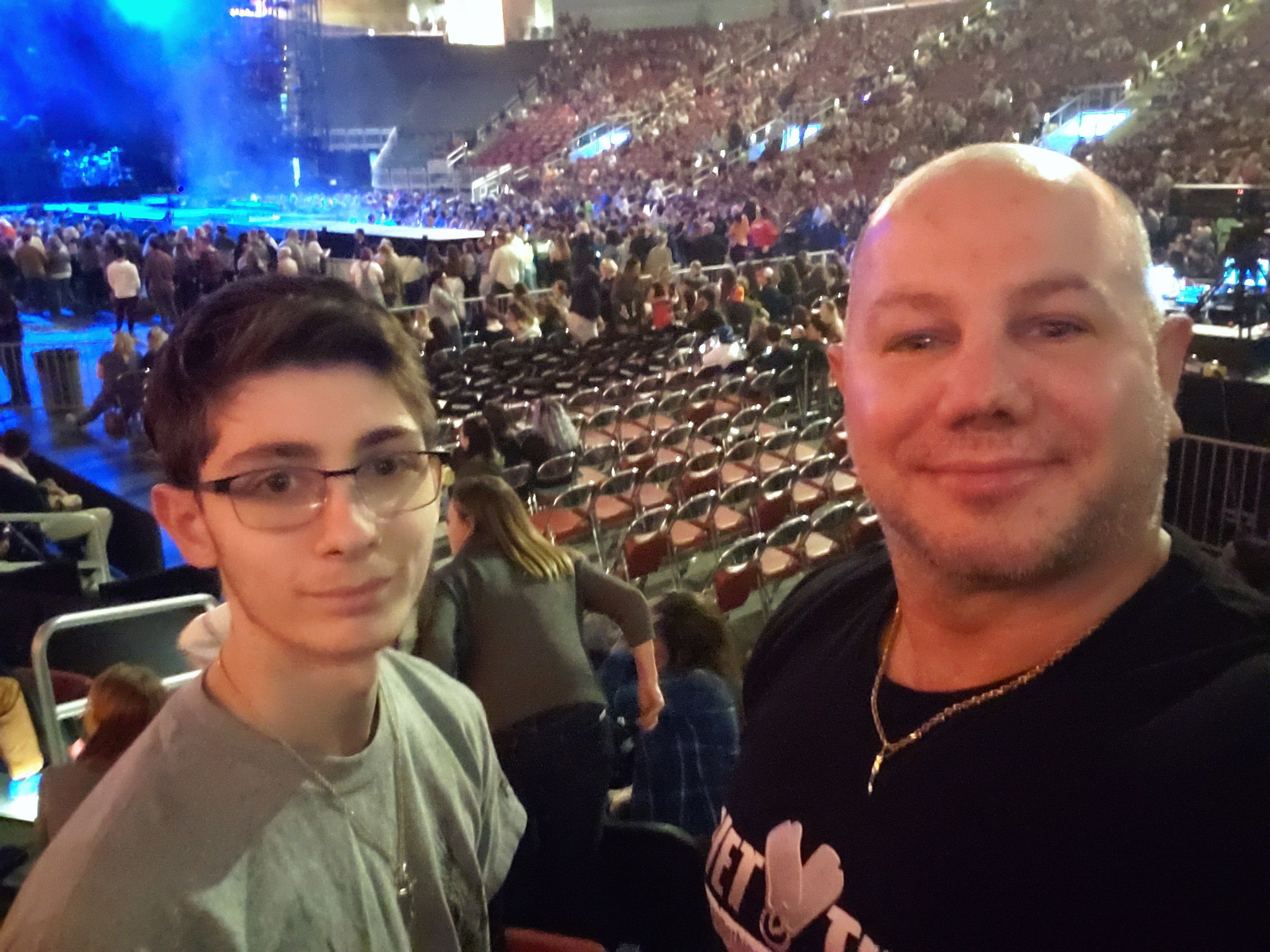 The Chainsmokers/5 Seconds of Summer/lennon Stella: World War Joy Tour