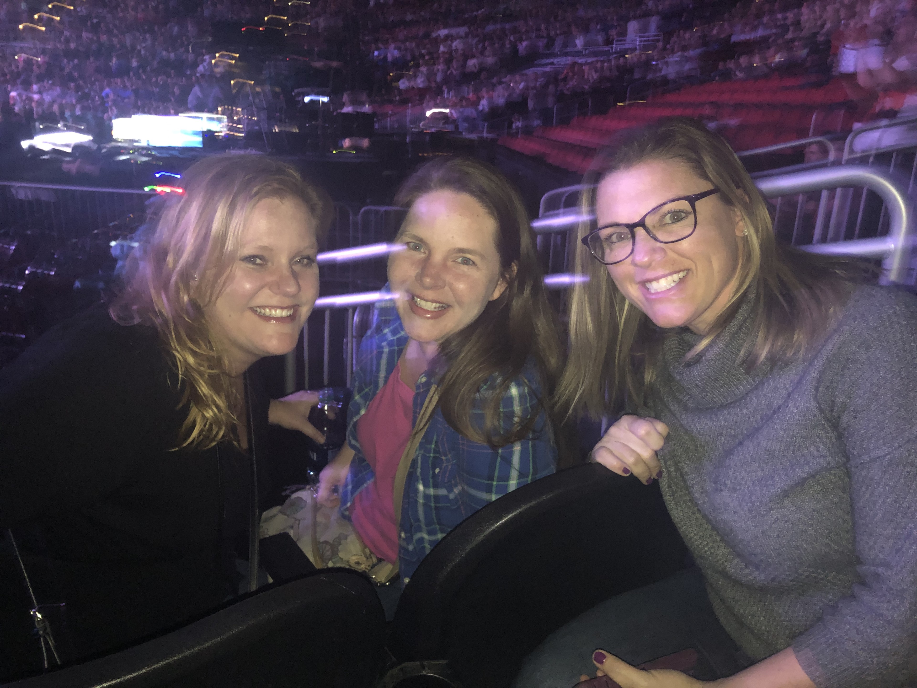 The Chainsmokers/5 Seconds of Summer/lennon Stella: World War Joy Tour
