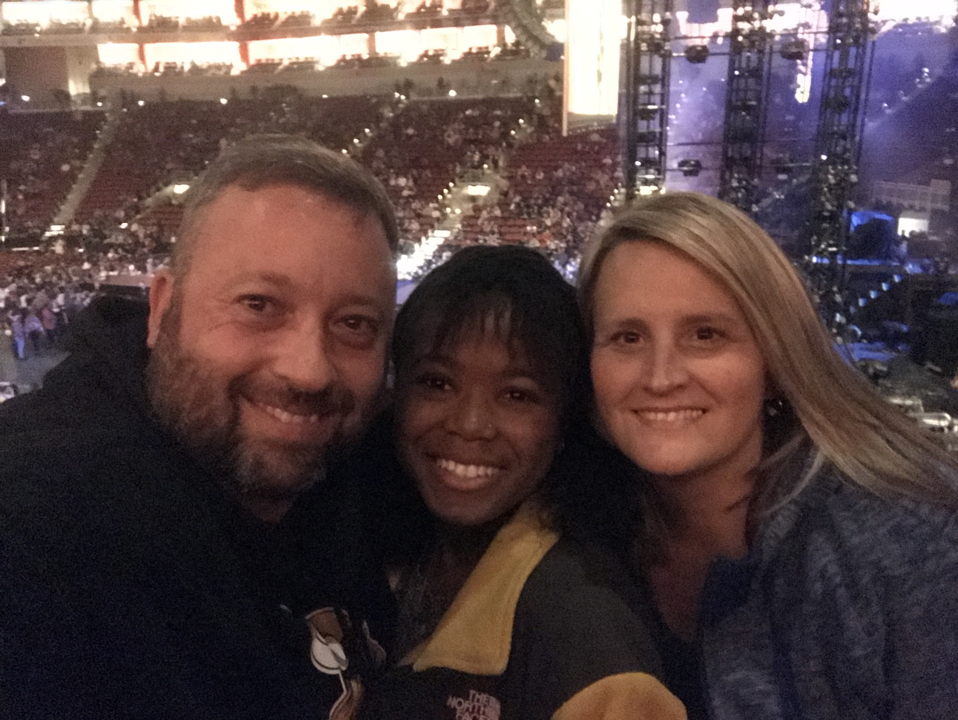 The Chainsmokers/5 Seconds of Summer/lennon Stella: World War Joy Tour