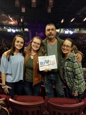 Miranda Lambert: Roadside Bars and Pink Guitars Tour