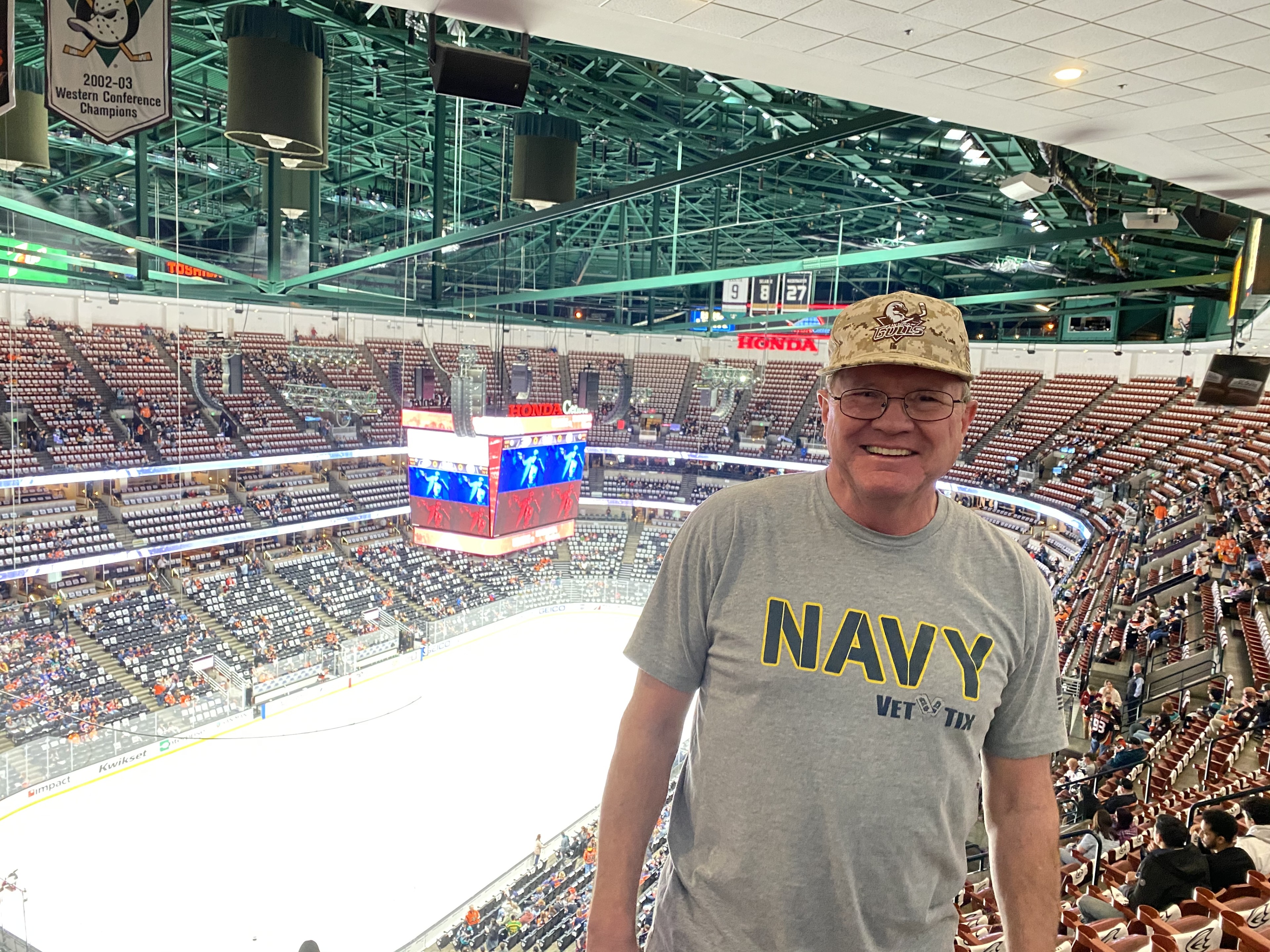 Anaheim Ducks vs. Edmonton Oilers - NHL - Antis Roofing Community Corner