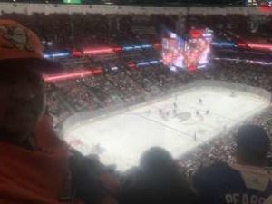 Anaheim Ducks vs. Edmonton Oilers - NHL - Antis Roofing Community Corner