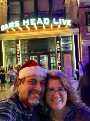 Wpoc's Acoustic Christmas Starring Chris Lane