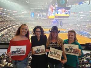 Elizabeth attended The American Featuring Tim McGraw and Faith Hill on Mar 6th 2022 via VetTix 