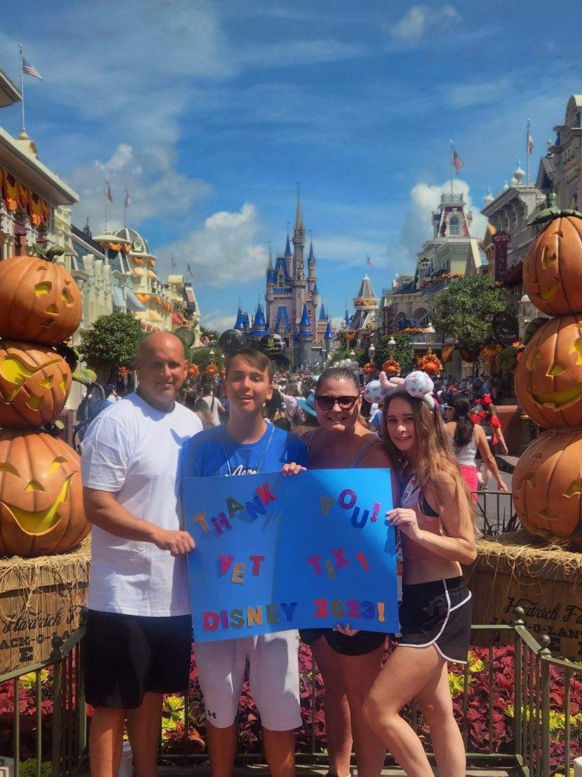 DISNEY WORLD VACATION FOR ACTIVE-DUTY VETERAN RETURNING HOME FROM DEPLOYMENT