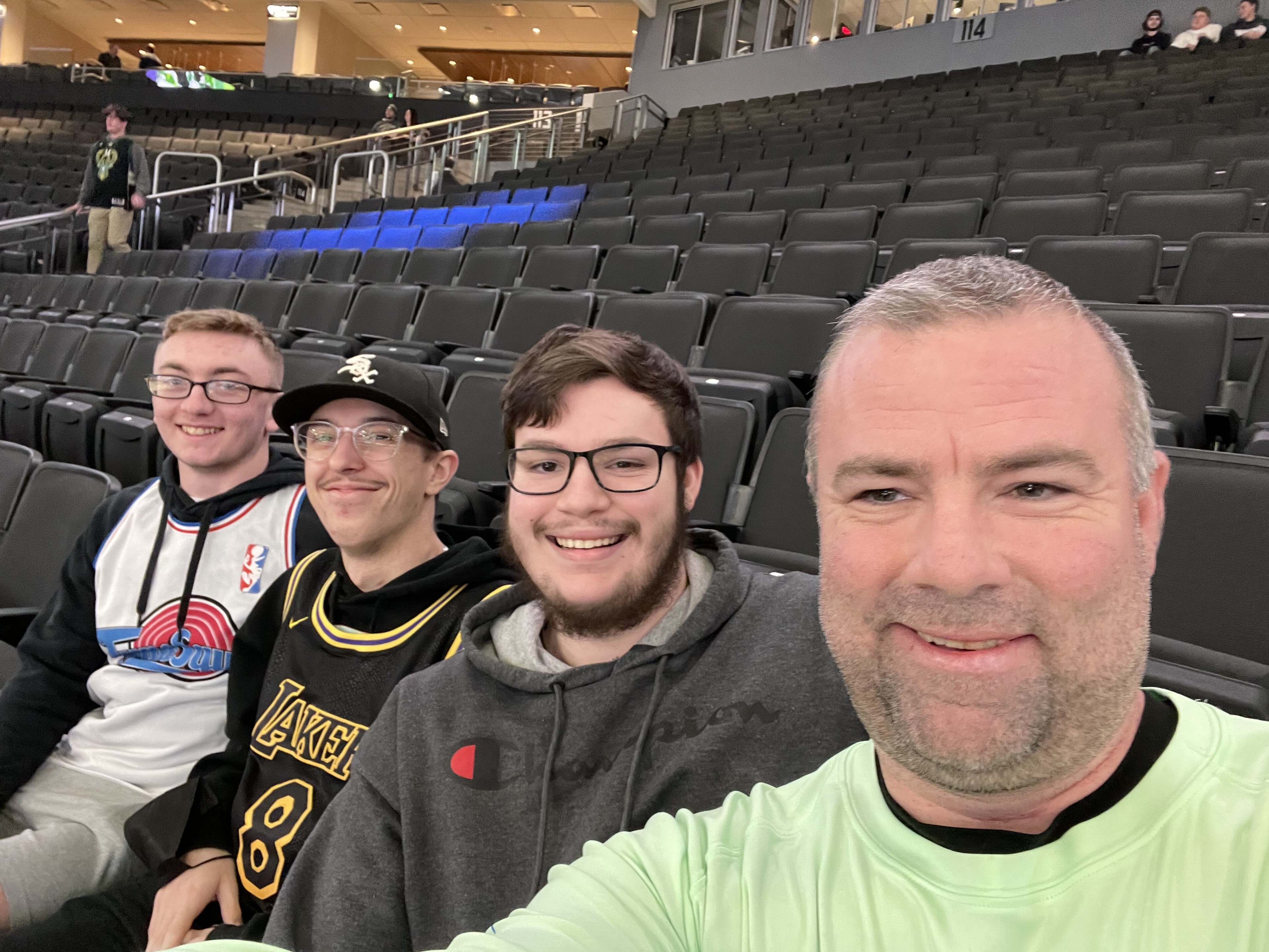 Milwaukee Bucks vs. Atlanta Hawks - NBA vs Atlanta Hawks