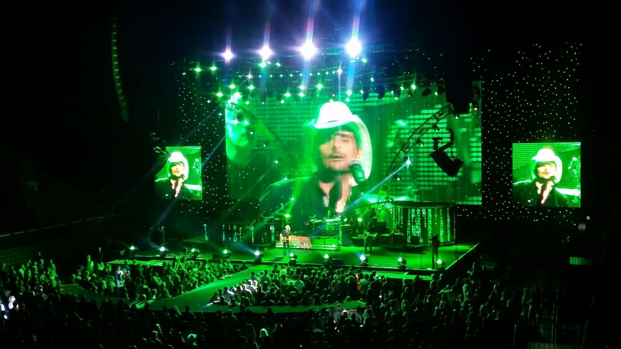 Brad Paisley - Crushin' It World Tour With Special Guests Eric Paslay and Cam