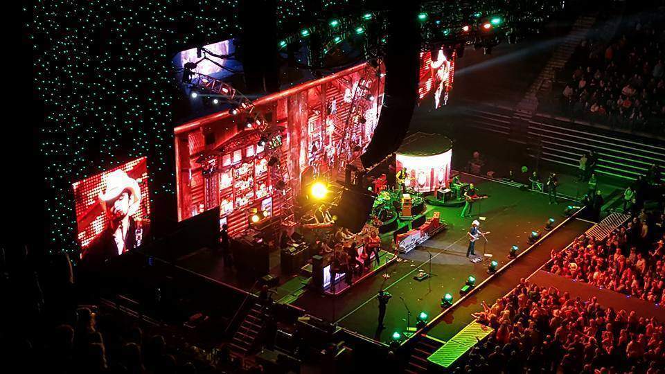 Brad Paisley - Crushin' It World Tour With Special Guests Eric Paslay and Cam