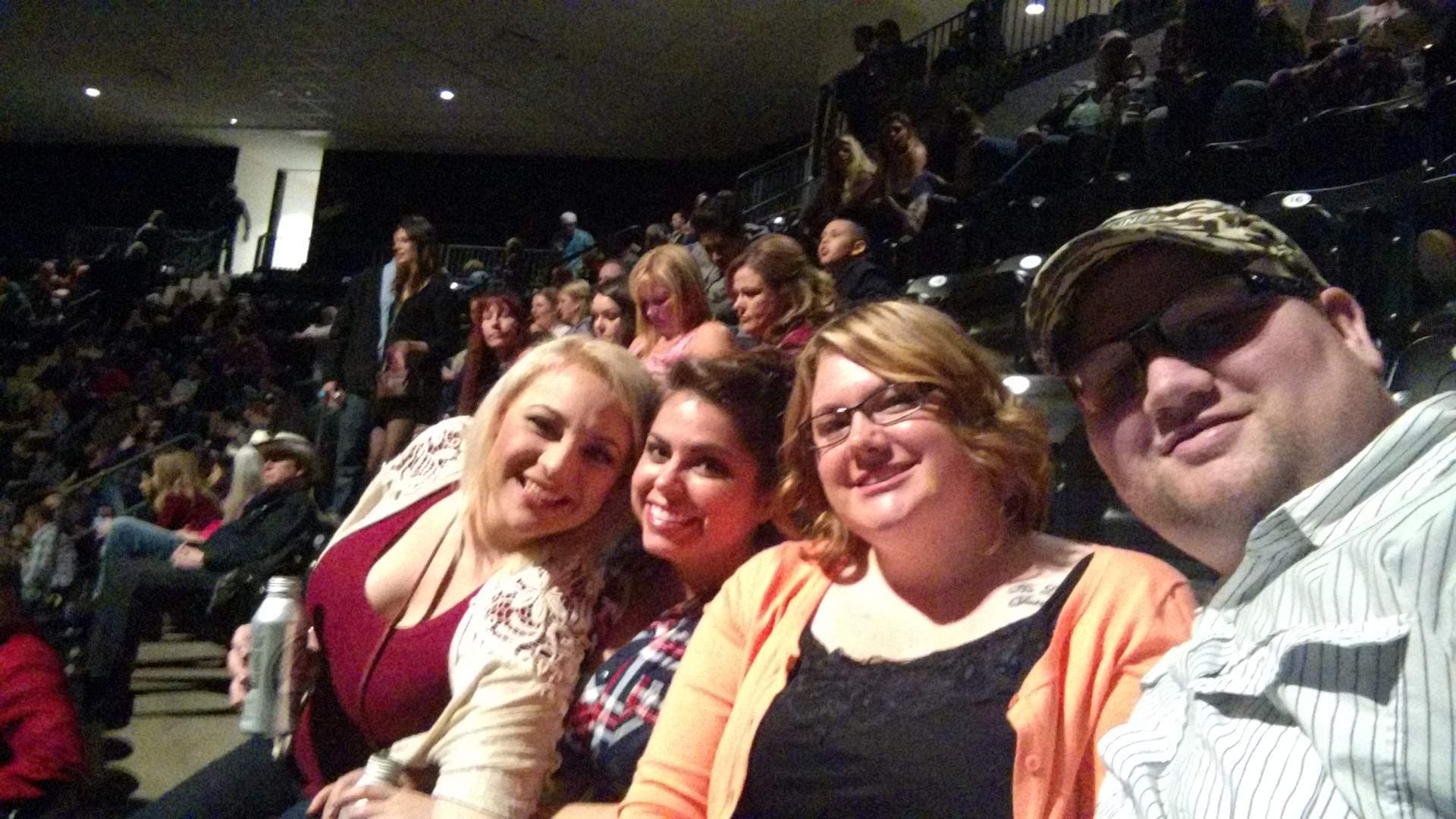 Brad Paisley - Crushin' It World Tour With Special Guests Eric Paslay and Cam