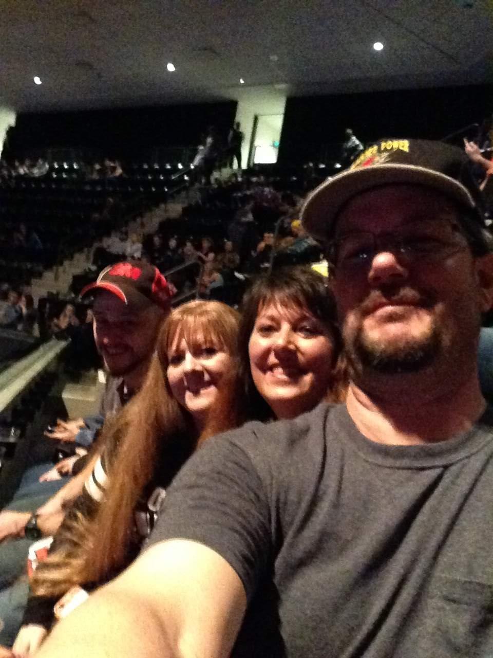 Brad Paisley - Crushin' It World Tour With Special Guests Eric Paslay and Cam