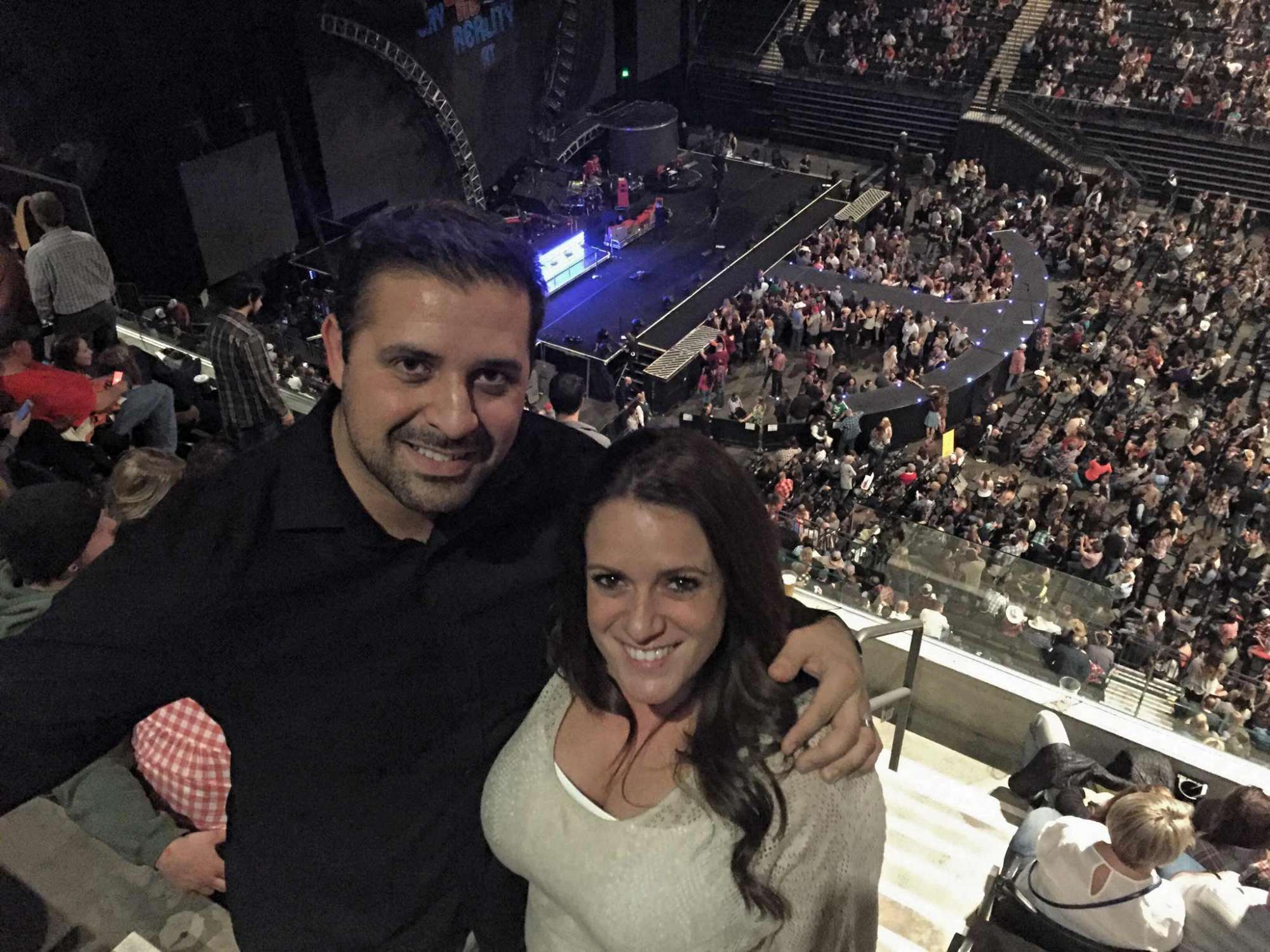 Brad Paisley - Crushin' It World Tour With Special Guests Eric Paslay and Cam