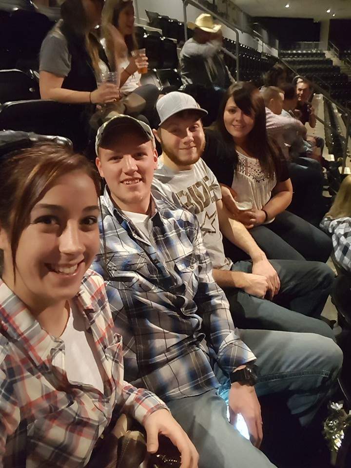 Brad Paisley - Crushin' It World Tour With Special Guests Eric Paslay and Cam