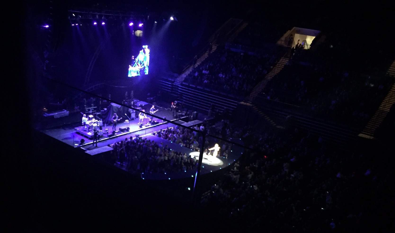 Brad Paisley - Crushin' It World Tour With Special Guests Eric Paslay and Cam