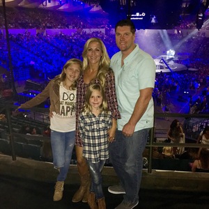 Carrie Underwood - the Storyteller Tour- Stories in the Round With Special Guest Easton Corbin and the Swon Brothers
