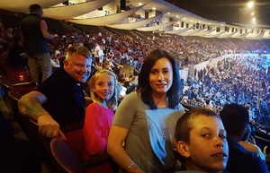 Carrie Underwood - the Storyteller Tour- Stories in the Round With Special Guest Easton Corbin and the Swon Brothers