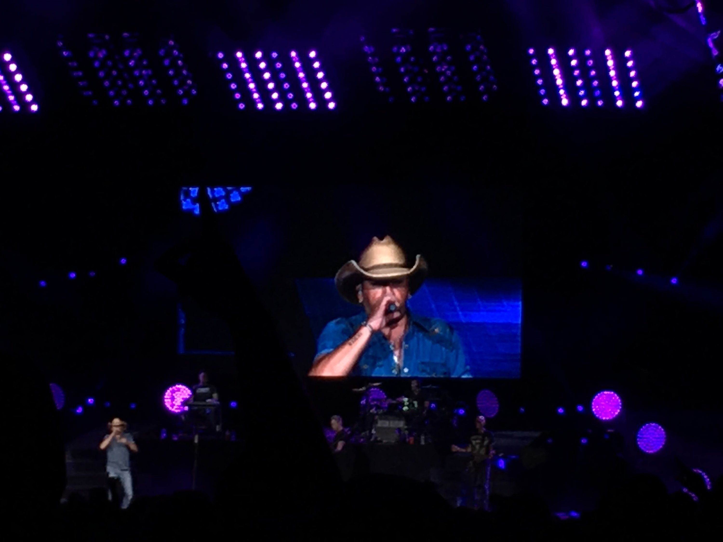 Jason Aldean: Six String Circus Tour 2016 With Special Guest Thomas Rhett and a Thousand Horses
