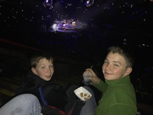 Carrie Underwood - the Storyteller Tour- Stories in the Round With Special Guest Easton Corbin and the Swon Brothers