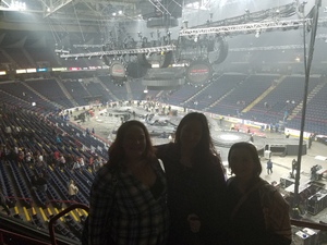 Carrie Underwood - the Storyteller Tour- Stories in the Round With Special Guest Easton Corbin and the Swon Brothers