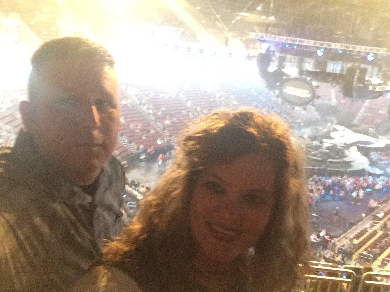 Carrie Underwood - the Storyteller Tour- Stories in the Round With Special Guest Easton Corbin and the Swon Brothers