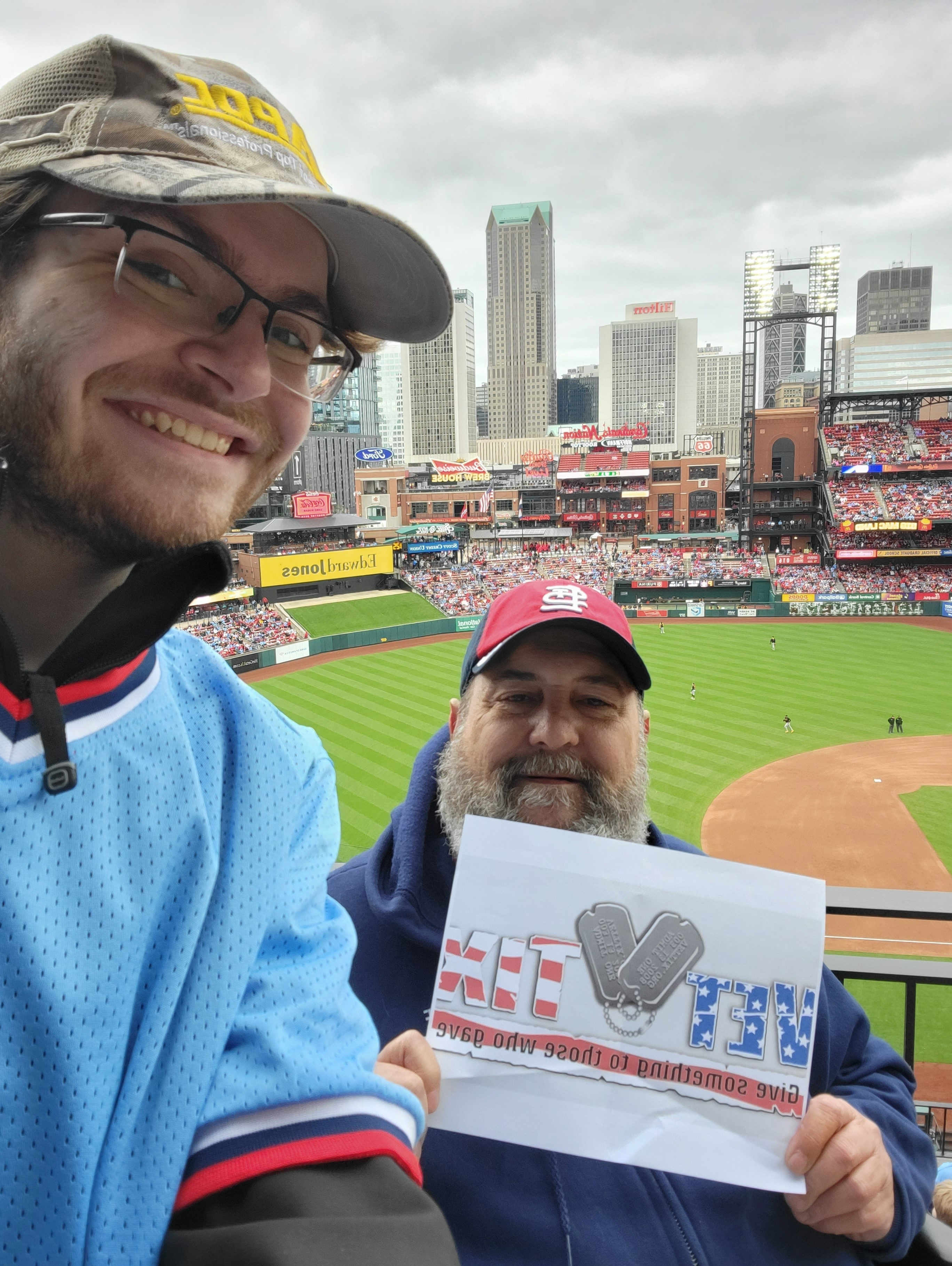 Cardinals, Pirates take in Little League spectacle