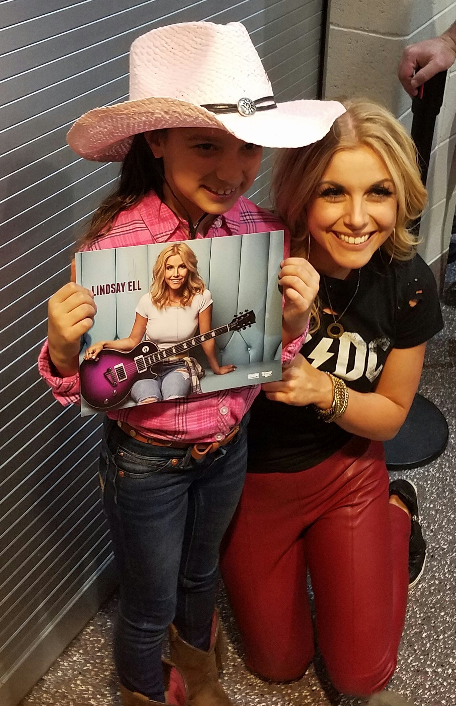 Brad Paisley - Life Amplified World Tour With Special Guest Chase Bryant and Rising-star Lindsay Ell
