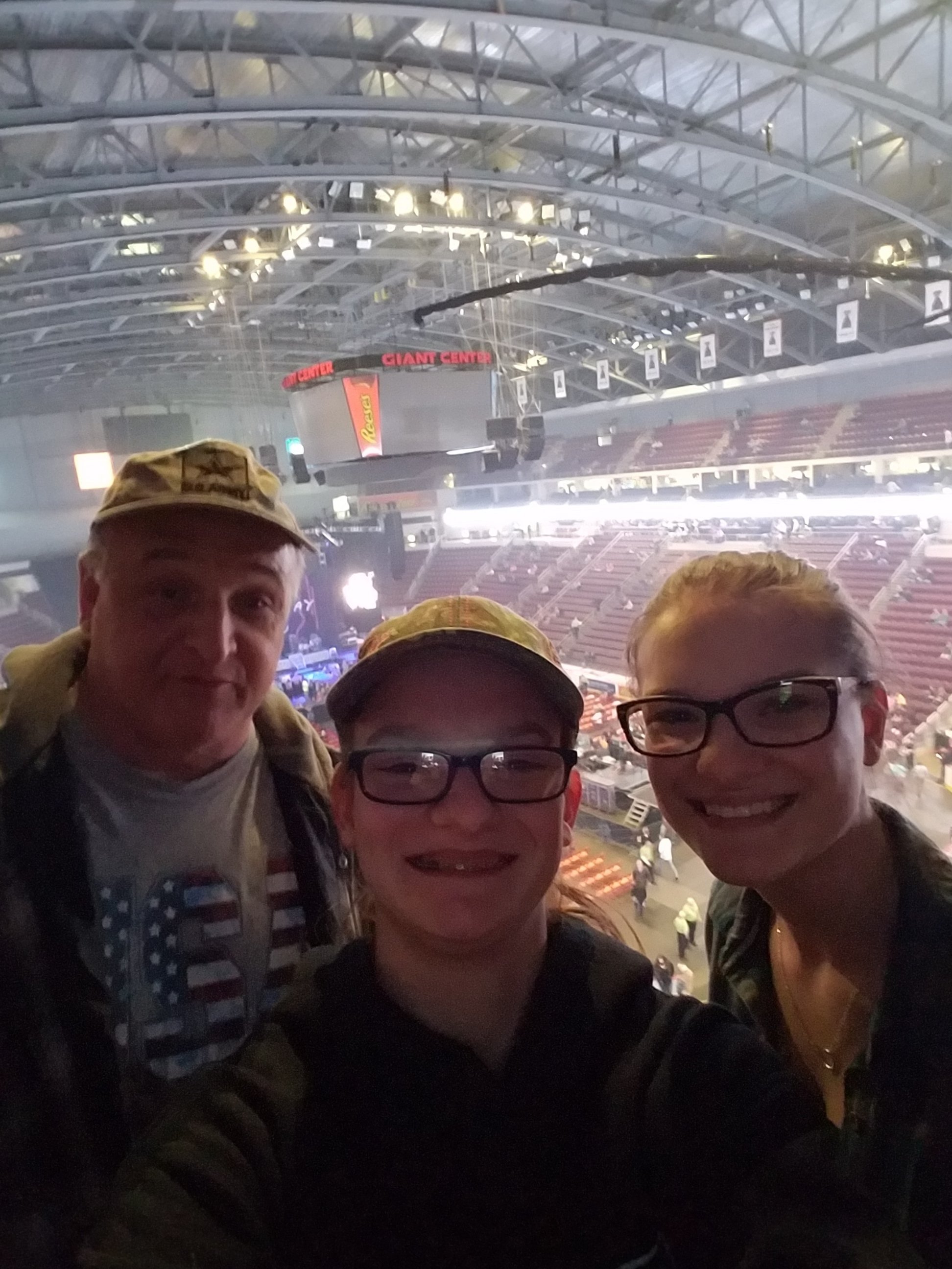 Brad Paisley - Life Amplified World Tour With Special Guest Chase Bryant and Rising-star Lindsay Ell