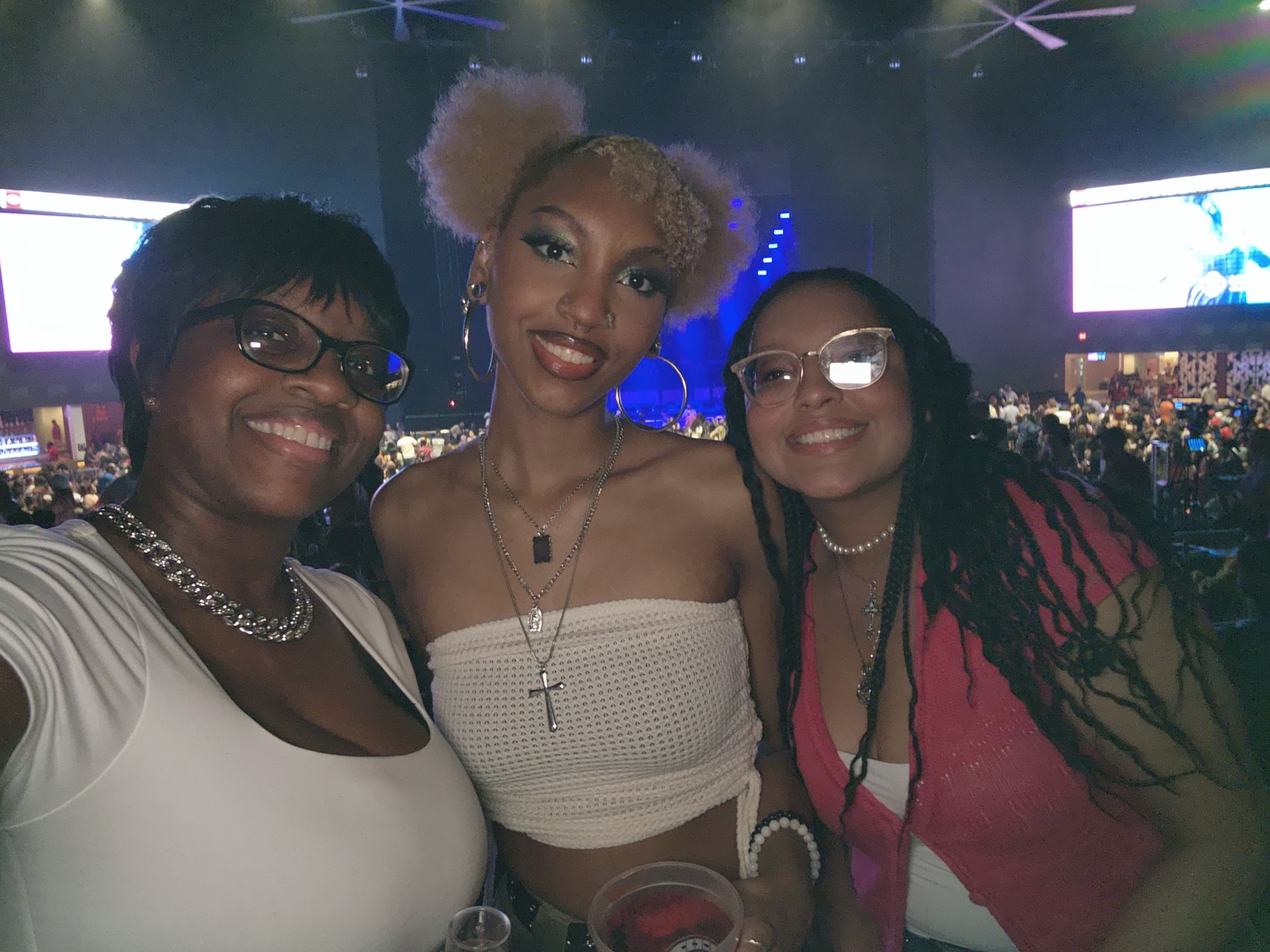 Hot Summer Nights With Tlc, Shaggy, En Vogue and Sean Kingston