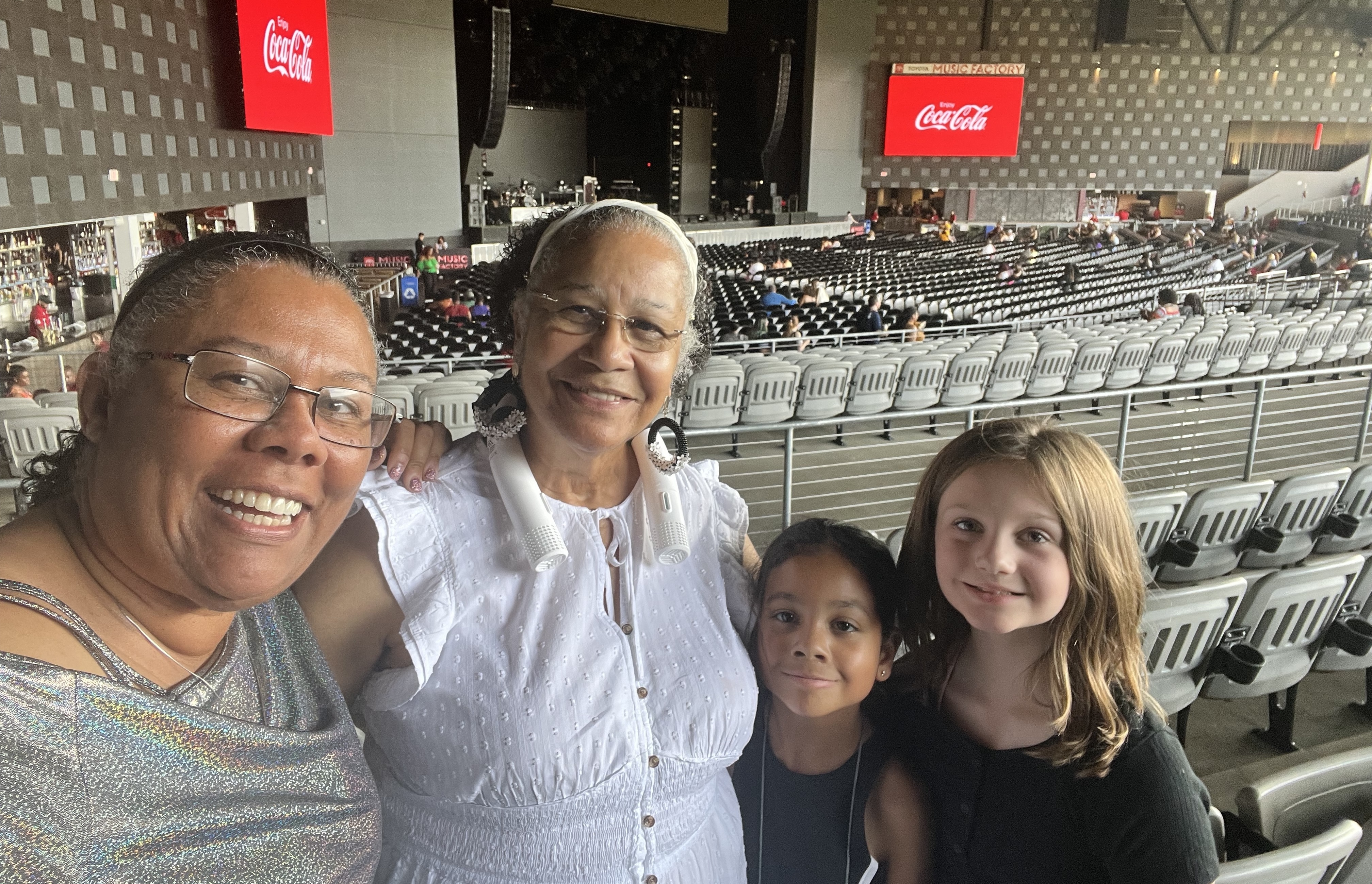 Hot Summer Nights With Tlc, Shaggy, En Vogue and Sean Kingston