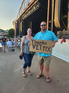 Dwight Yoakam With Special Guest Aaron Lewis