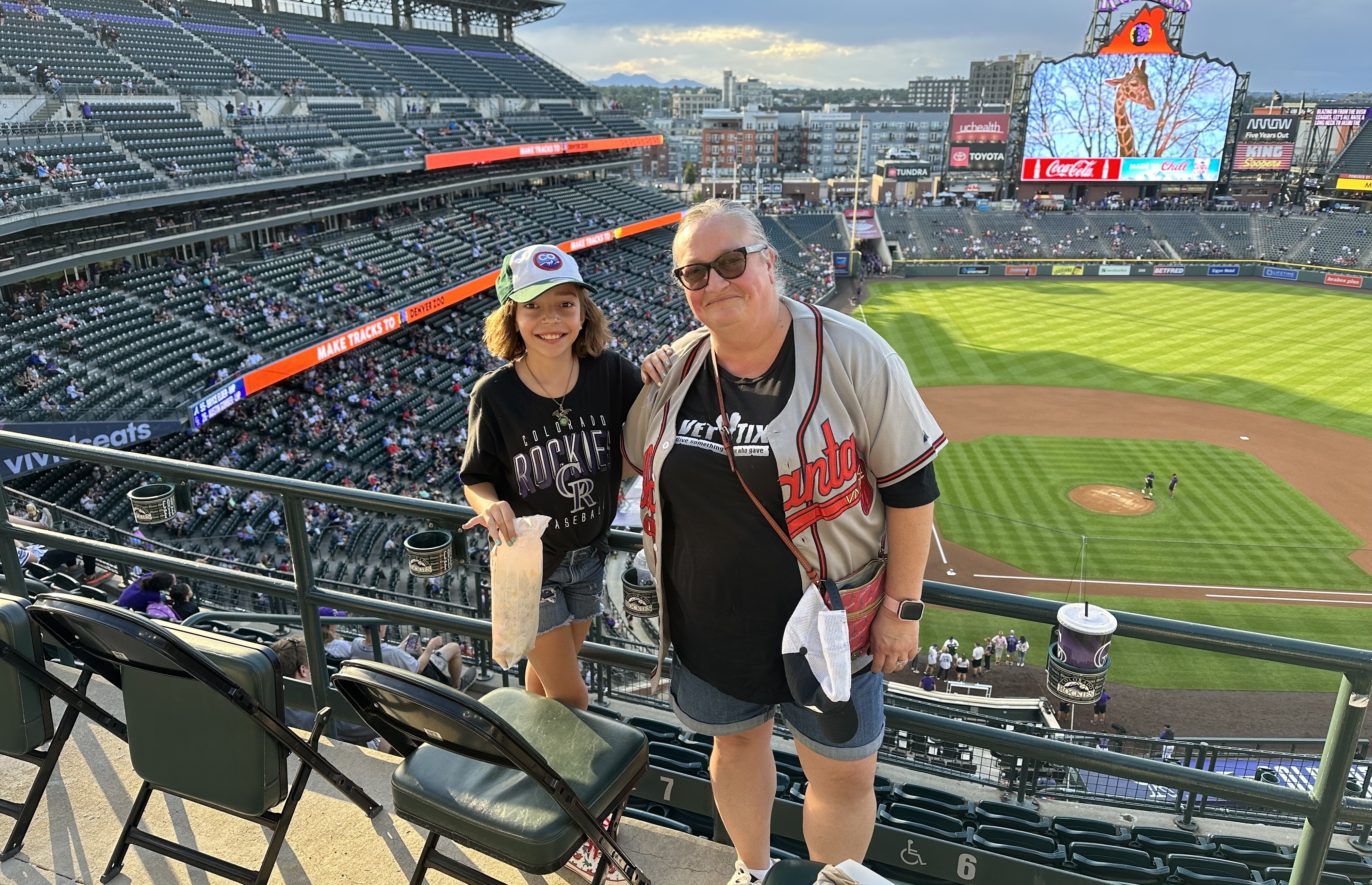 STAR WARS NIGHT AT COORS FIELD / COLORADO ROCKIES BASEBALL TEAM T-SHIRT /  SMALL