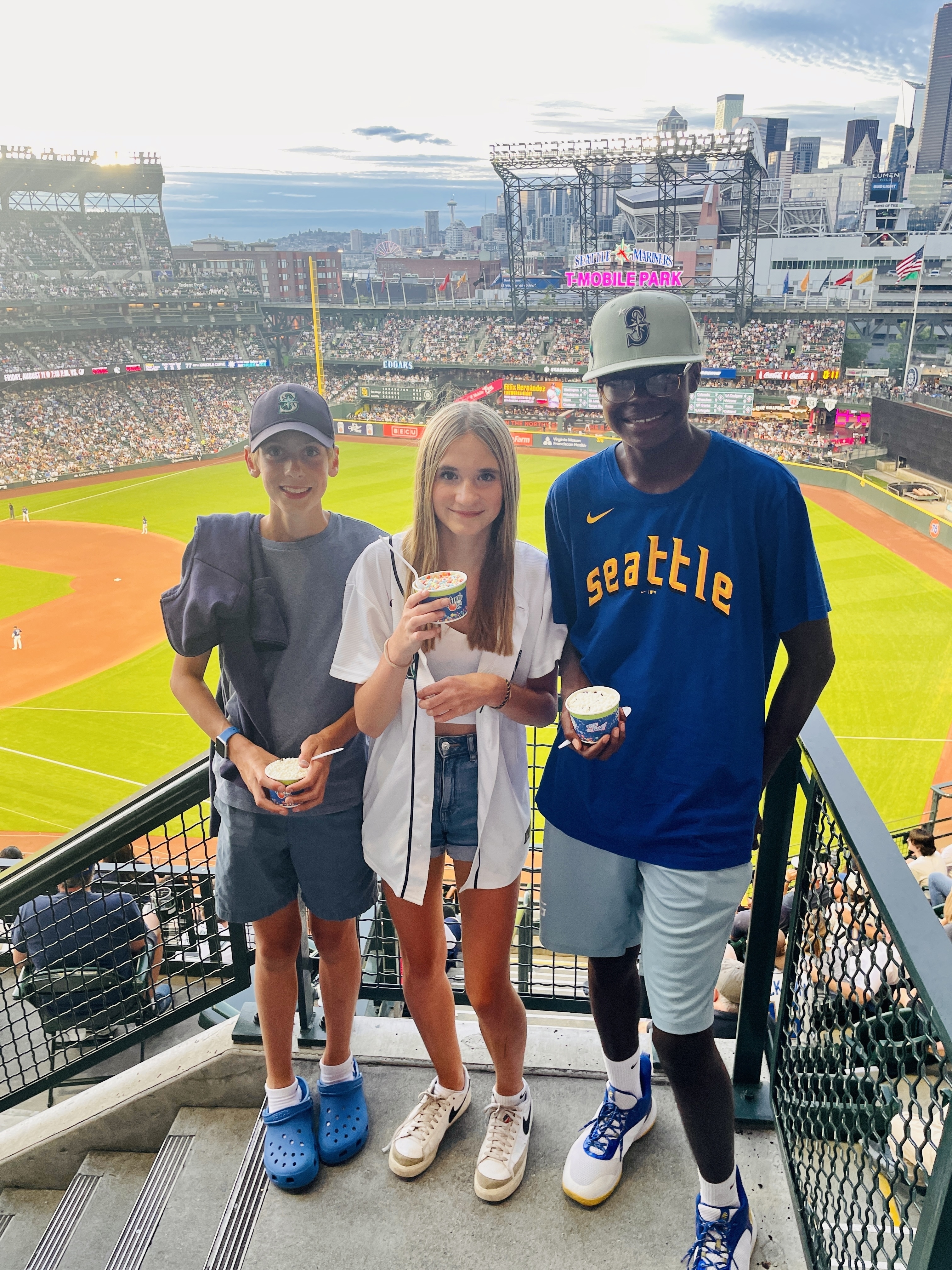 mariners baseball game outfits