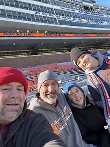 Illinois Fighting Illini - NCAA Football vs Northwestern Wildcats